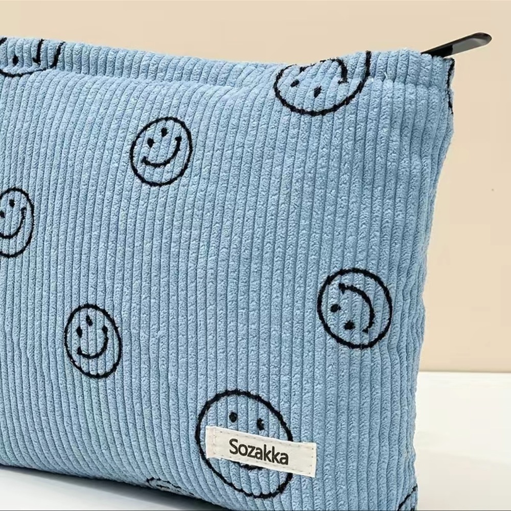 🆕 2/$18 Accessories-Blue Smiley Face Cosmetic Makeup Bag - Picture 4 of 4